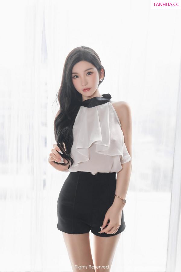 周于希dummy  [XiuRen]高清写真图 2023.03.17 No.6435 周于希Sally 美臀丝袜第15张图片